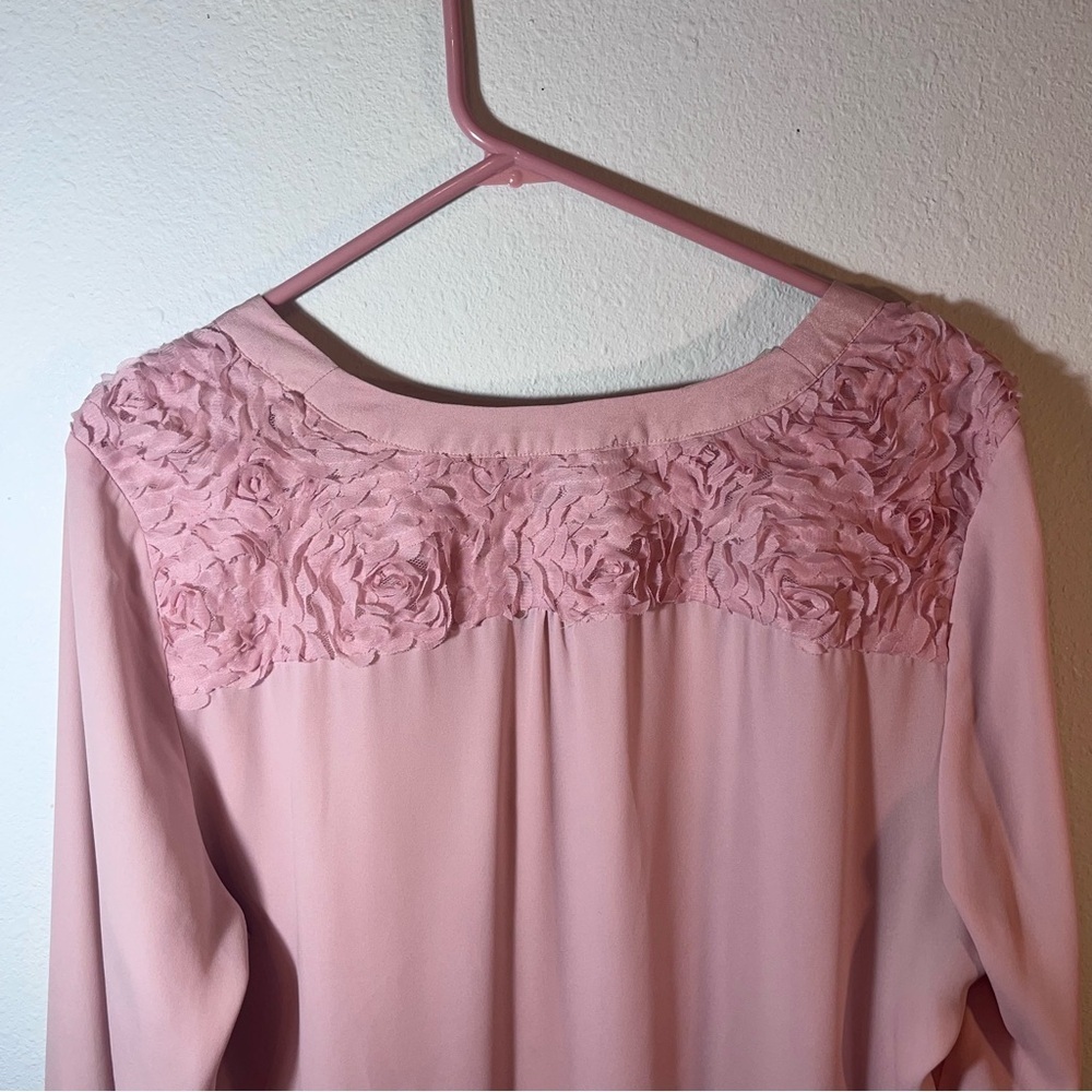 NY Collection Pink Rosette Shoulder V-Neck Blouse XL Women’s - Picture 7 of 13